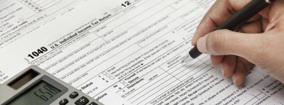 Tax preparer completing a 1040 return